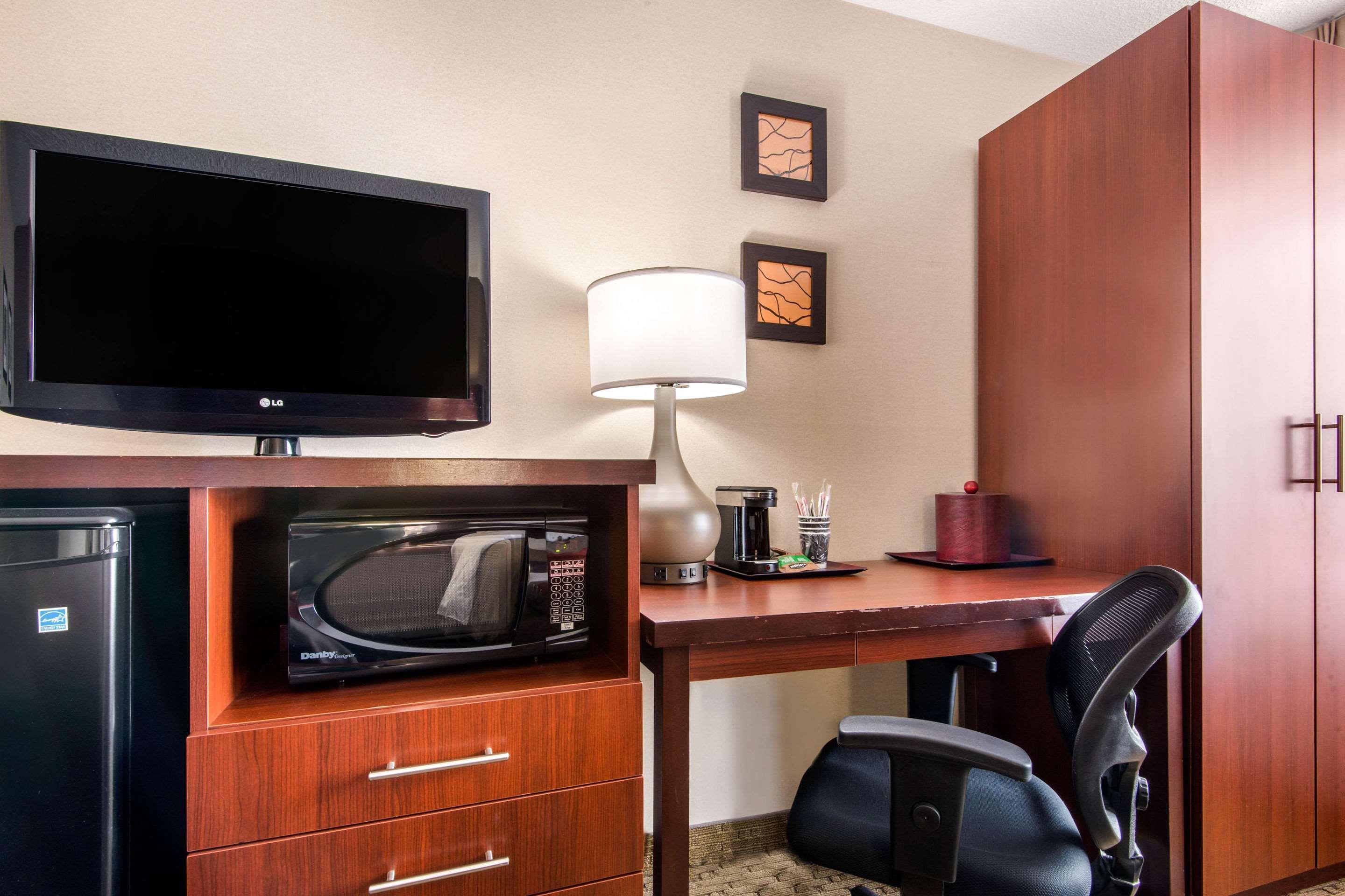 Comfort Inn Airport West Mississauga Buitenkant foto