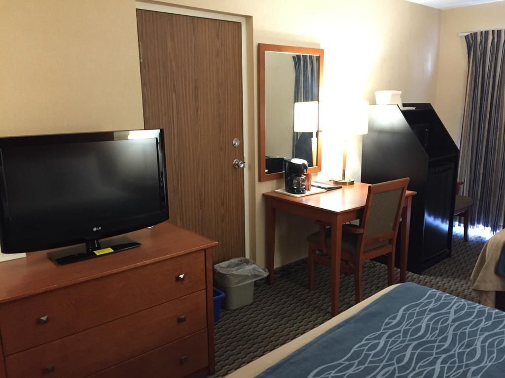Comfort Inn Airport West Mississauga Buitenkant foto